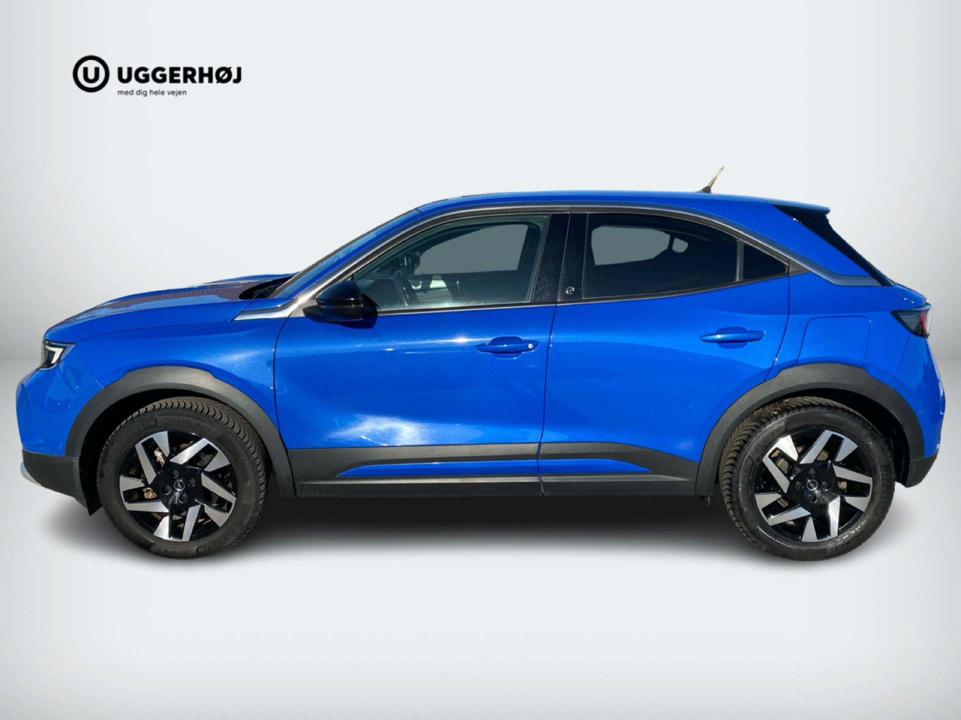 Blå Opel Mokka-e fra 2021