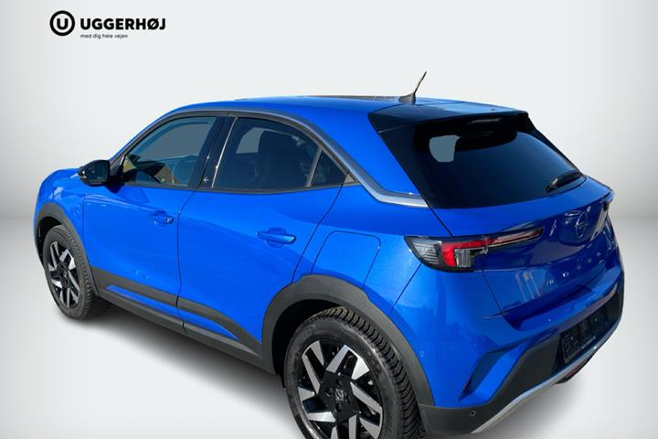 Blå Opel Mokka-e fra 2021