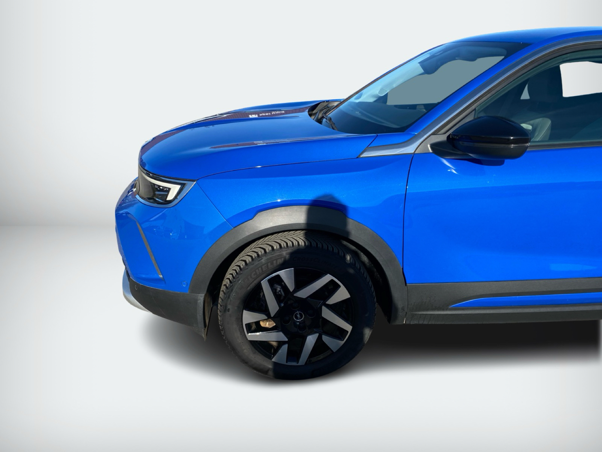 Blå Opel Mokka-e fra 2021