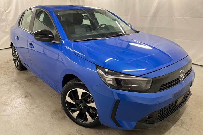 Blå Opel Corsa-e fra 2024 set udefra