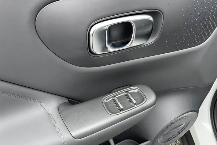 Hvid Leapmotor B10 fra 2025