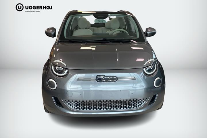 Grå Fiat 500e fra 2021
