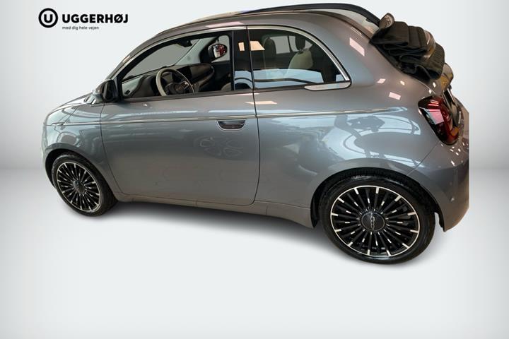 Grå Fiat 500e fra 2021