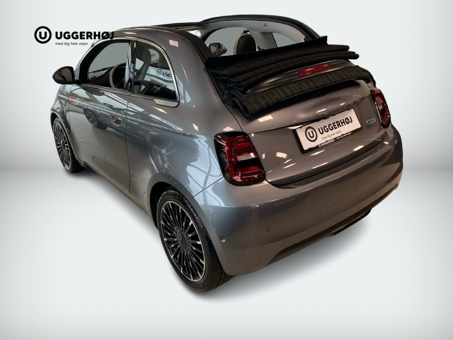 Grå Fiat 500e fra 2021