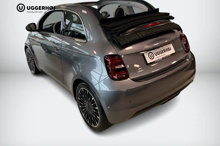 Grå Fiat 500e fra 2021