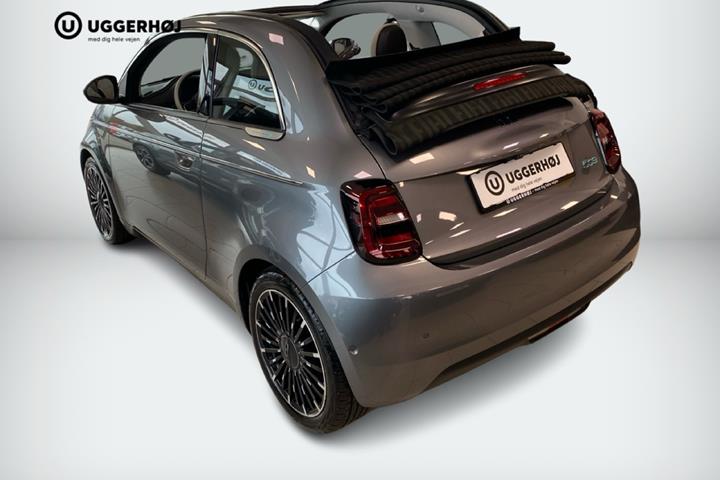 Grå Fiat 500e fra 2021