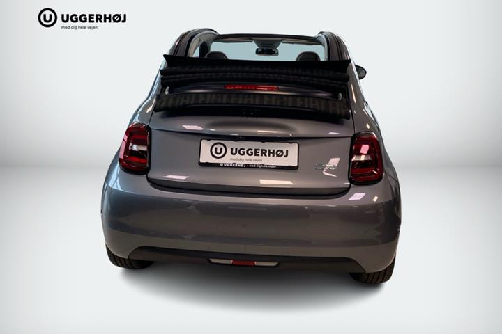Grå Fiat 500e fra 2021