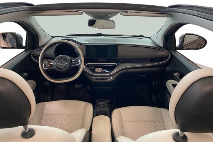 Grå Fiat 500e fra 2021