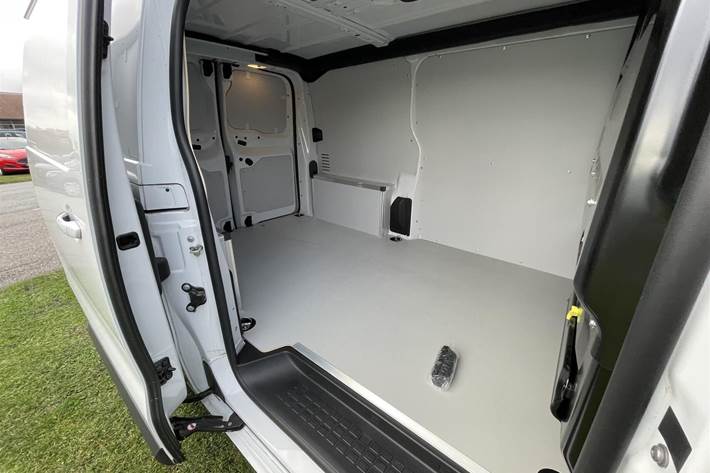 Hvid Opel Vivaro-e fra 2023