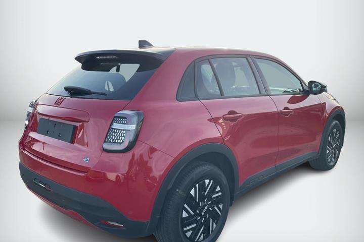 Rød Fiat 600e fra 2024