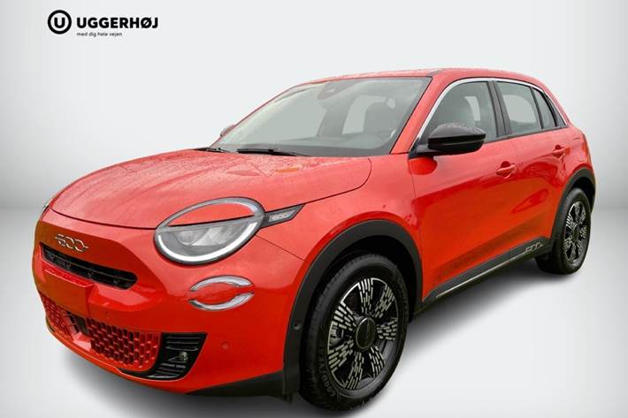 Orange Fiat 600e fra 2024 set udefra