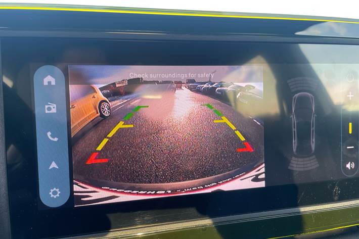 Hvid Fiat Grande Panda fra 2025 set udefra