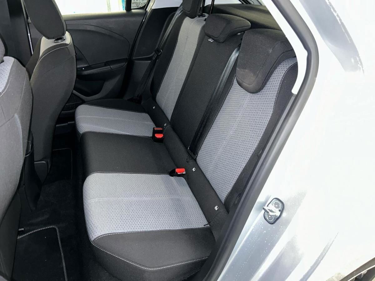 Grå Opel Corsa-e fra 2023