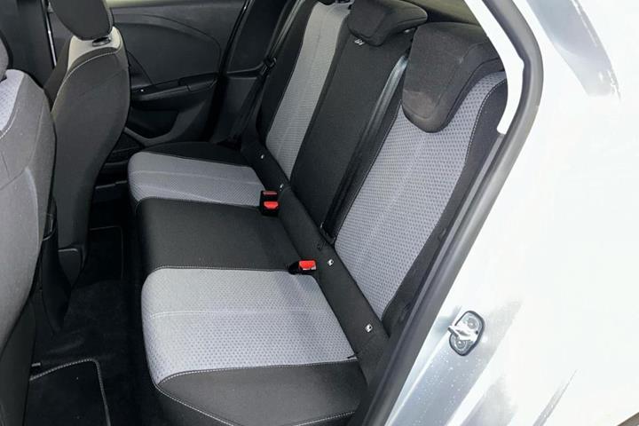 Grå Opel Corsa-e fra 2023