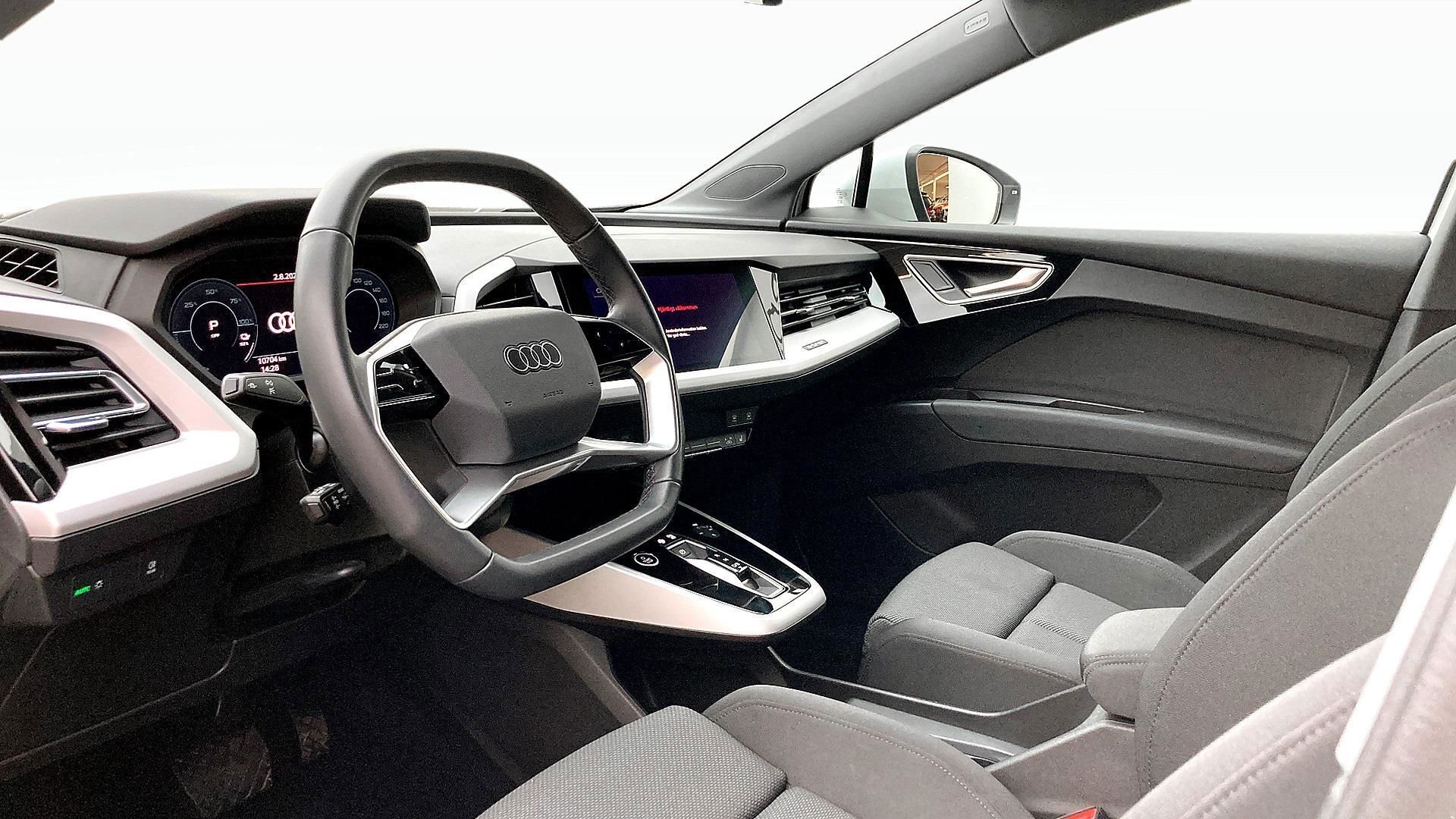 Hvid Audi Q4 fra 2023