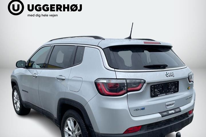 Sølv Jeep Compass fra 2020