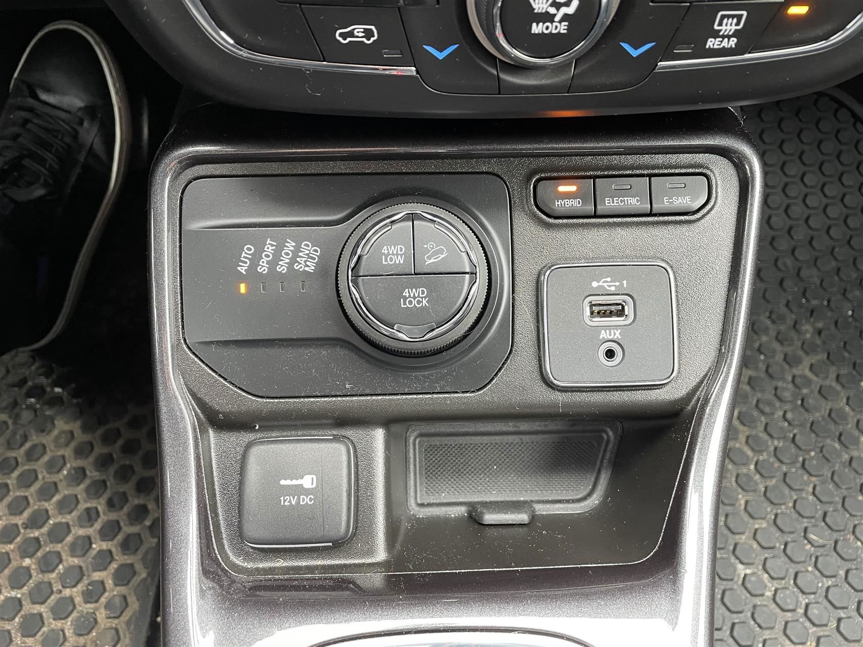 Sølv Jeep Compass fra 2020 set indefra