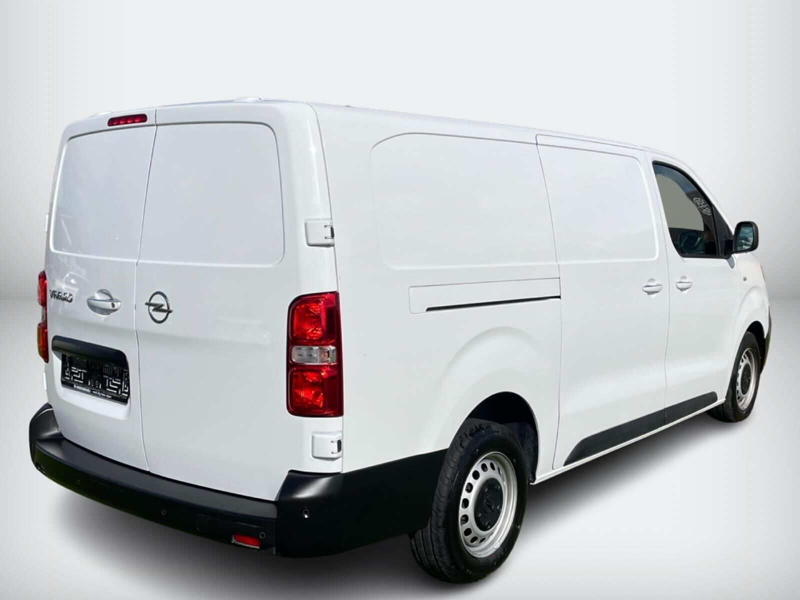 Hvid Opel Vivaro fra 2023