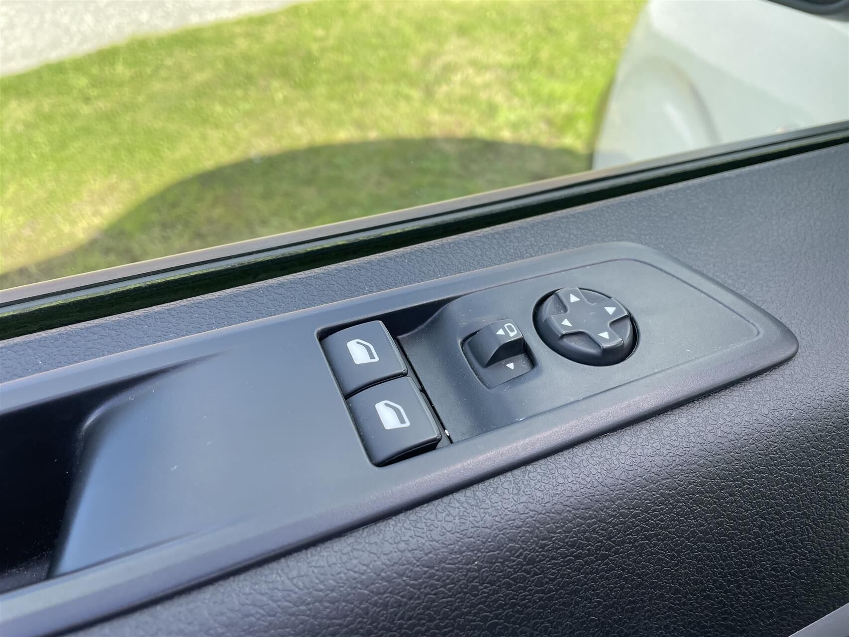 Hvid Opel Vivaro fra 2023