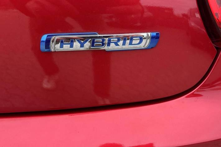 Rød Suzuki Swift fra 2021