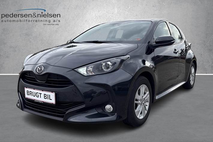 Sort Mazda 2 fra 2024 set udefra