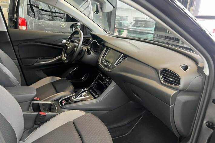 Grå Opel Grandland X fra 2021