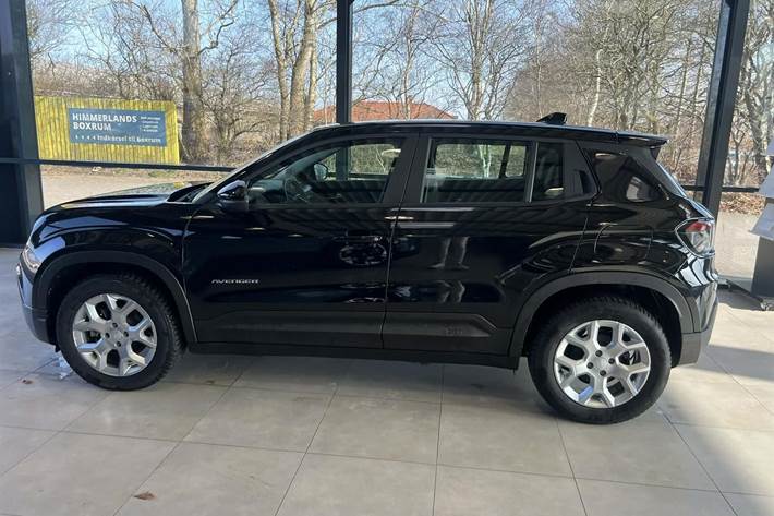 Sort Jeep Avenger fra 2023