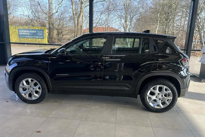 Sort Jeep Avenger fra 2023