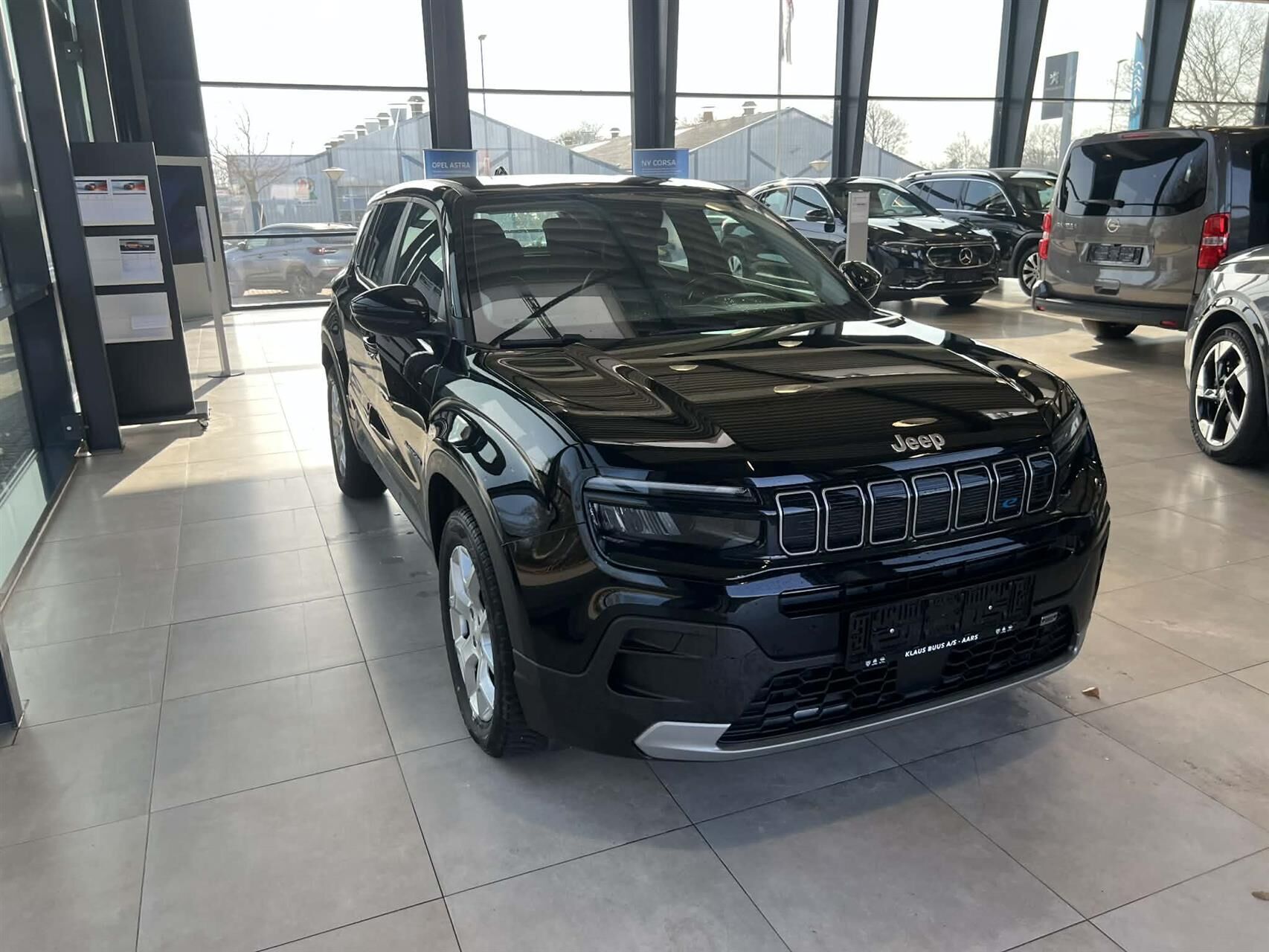 Sort Jeep Avenger fra 2023