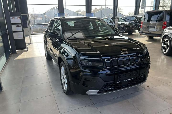 Sort Jeep Avenger fra 2023