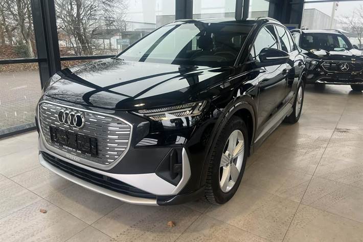 Sort Audi Q4 fra 2023 set udefra