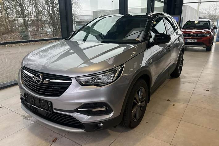 Grå Opel Grandland X fra 2021