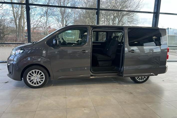 Grå Opel Zafira-e Life fra 2023