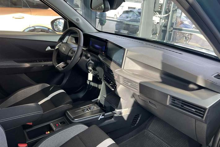 Grøn Opel Frontera fra 2025