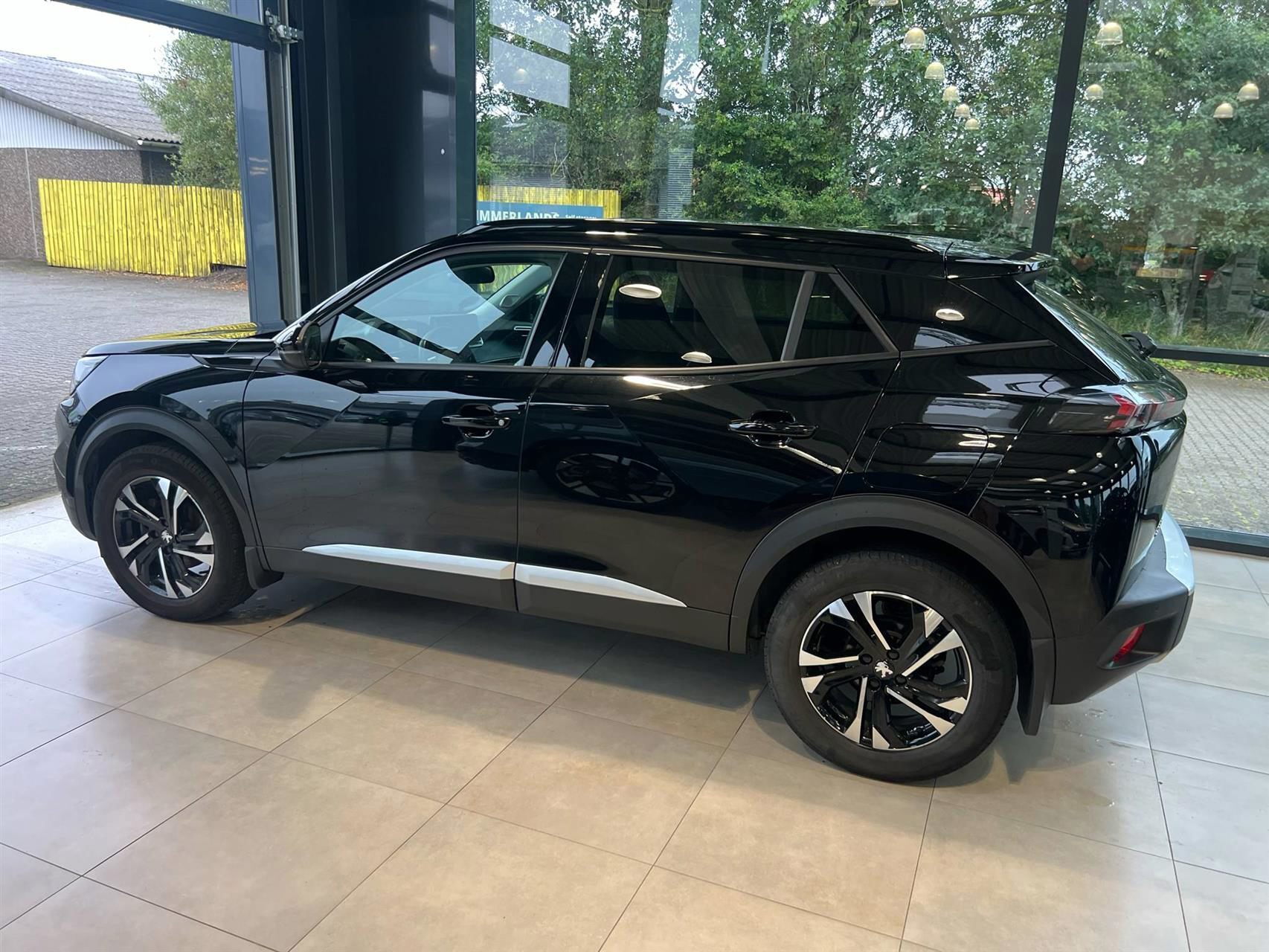 Peugeot 2008 1,2 PureTech Allure Pack 130HK 5d