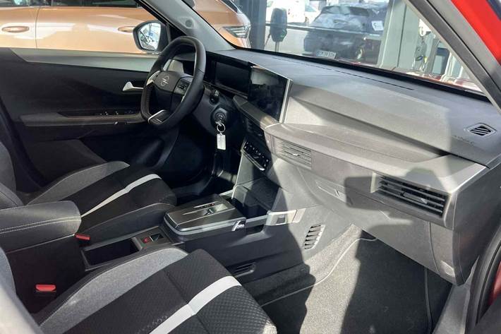 Orange Opel Frontera fra 2025