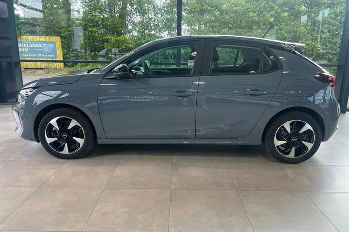 Grå Opel Corsa-e fra 2023