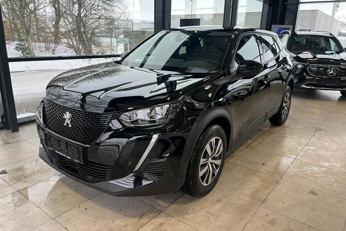 Sort Peugeot 2008 fra 2023 set udefra