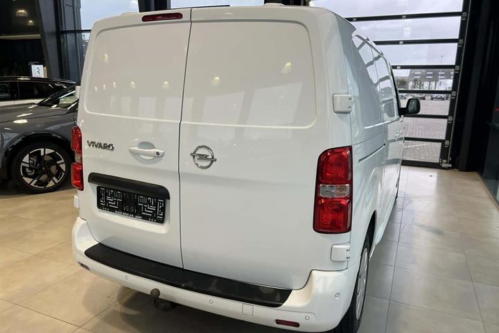 Hvid Opel Vivaro fra 2020