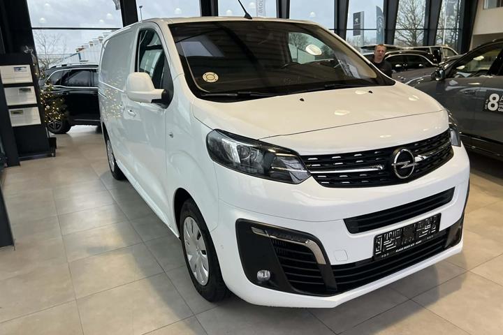 Hvid Opel Vivaro fra 2020
