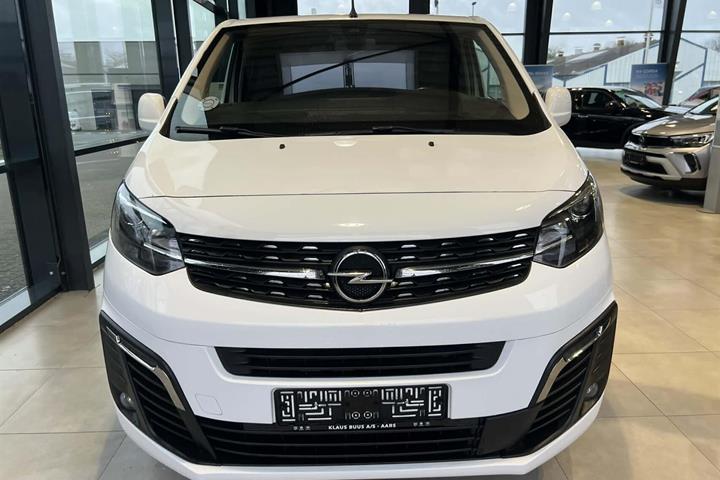 Hvid Opel Vivaro fra 2020