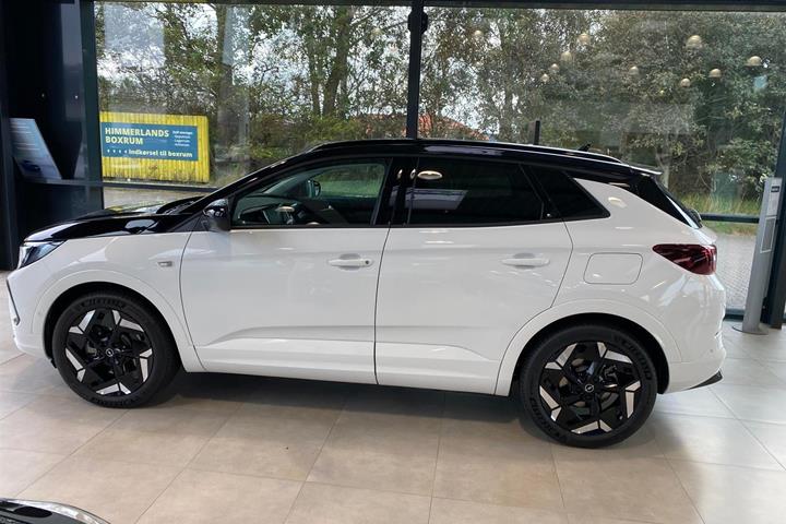 Hvid Opel Grandland fra 2023