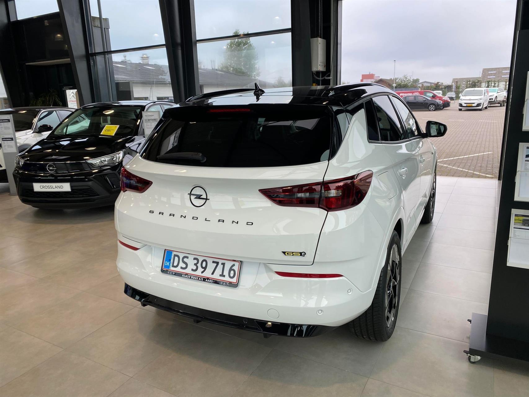 Hvid Opel Grandland fra 2023
