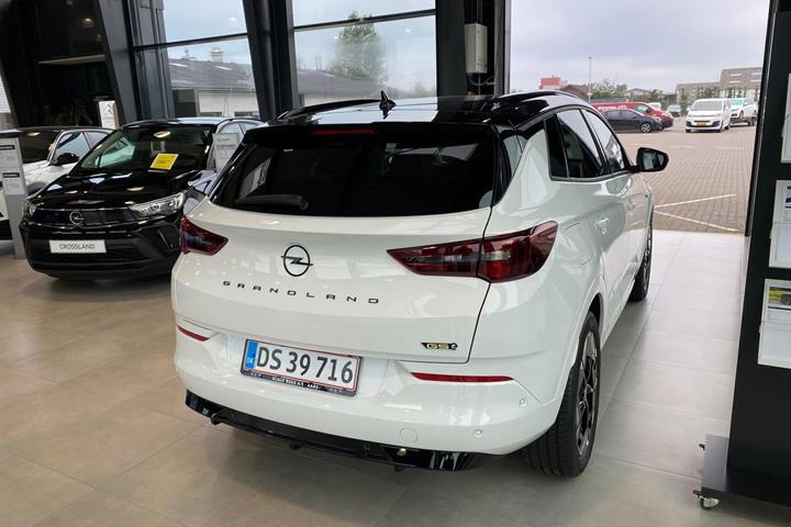 Hvid Opel Grandland fra 2023