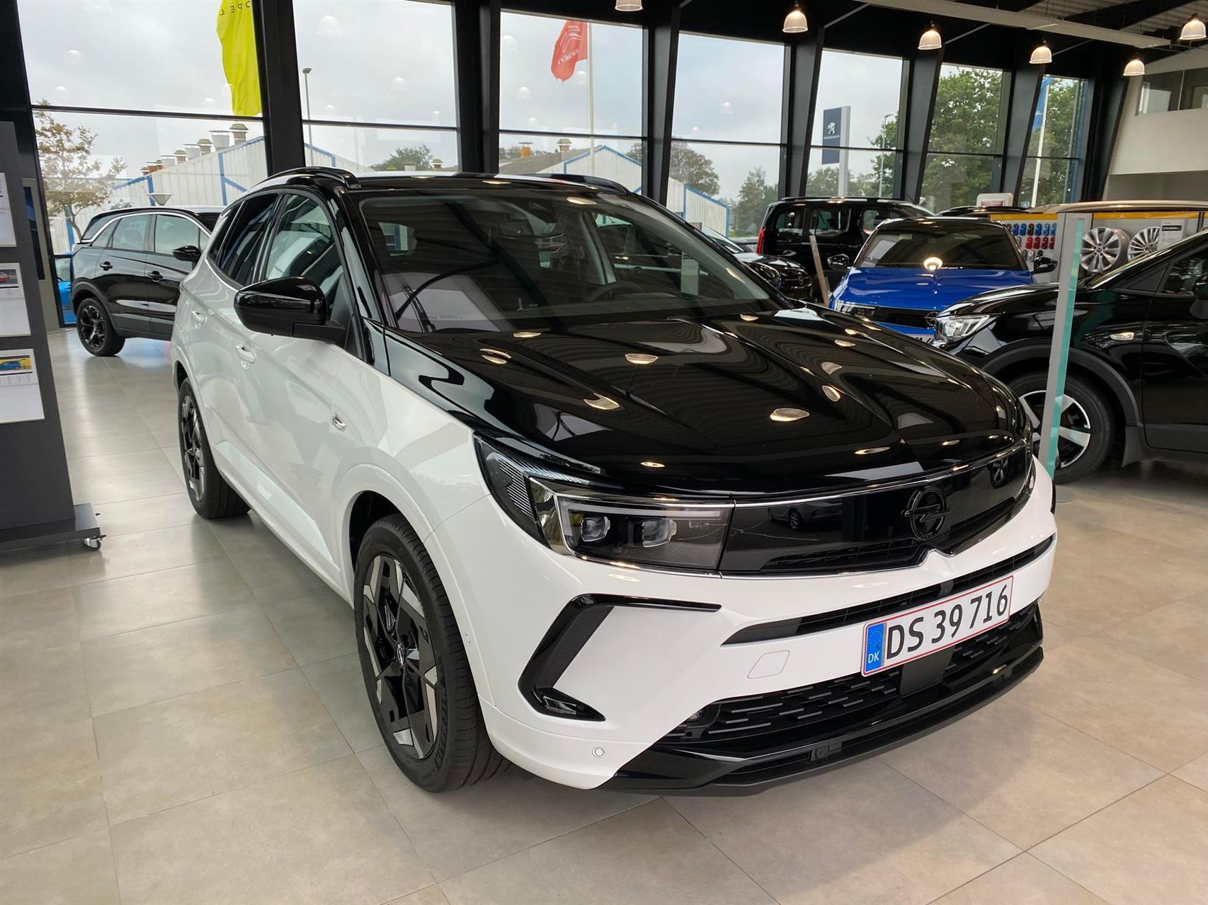 Hvid Opel Grandland fra 2023