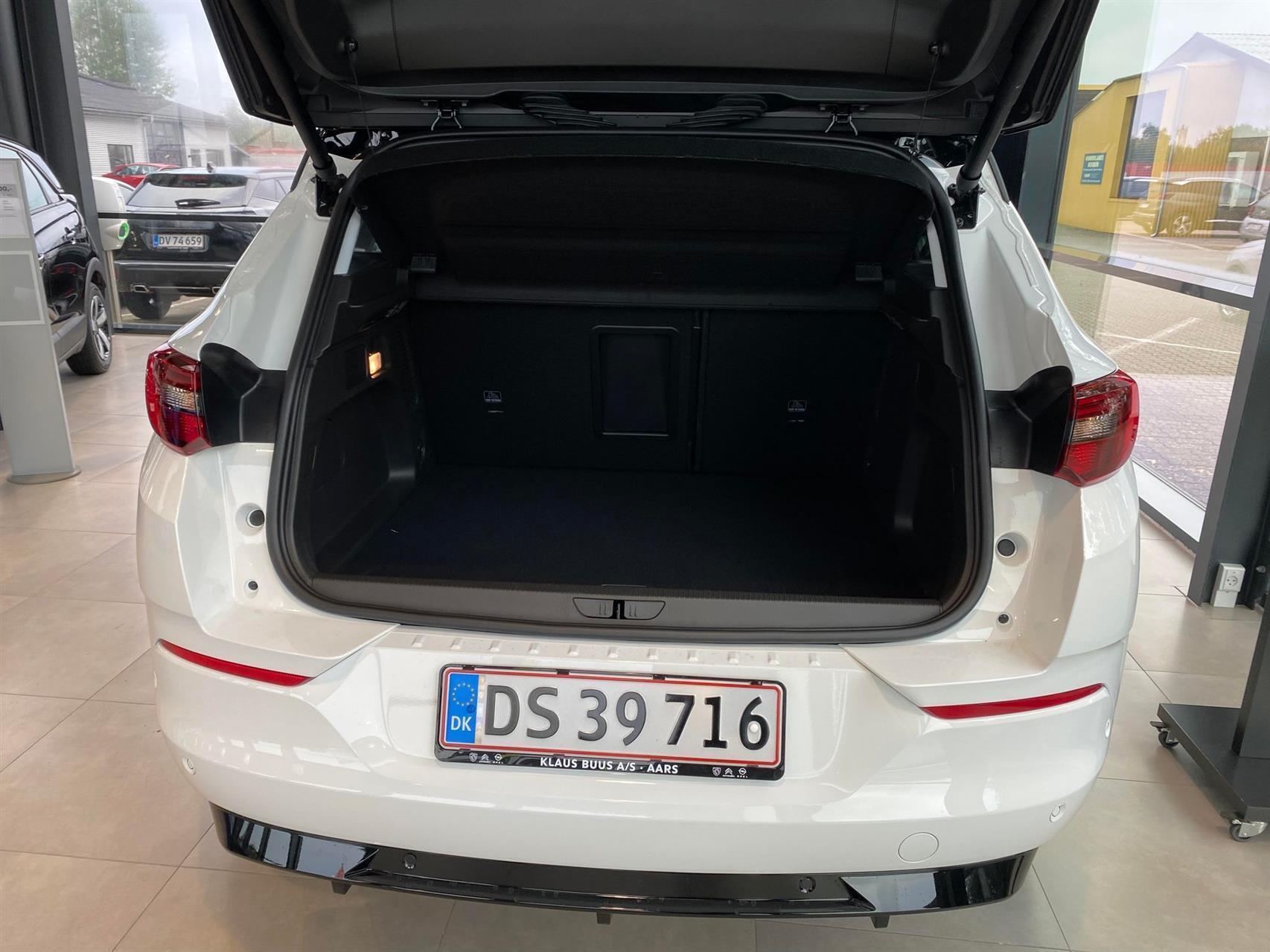 Hvid Opel Grandland fra 2023