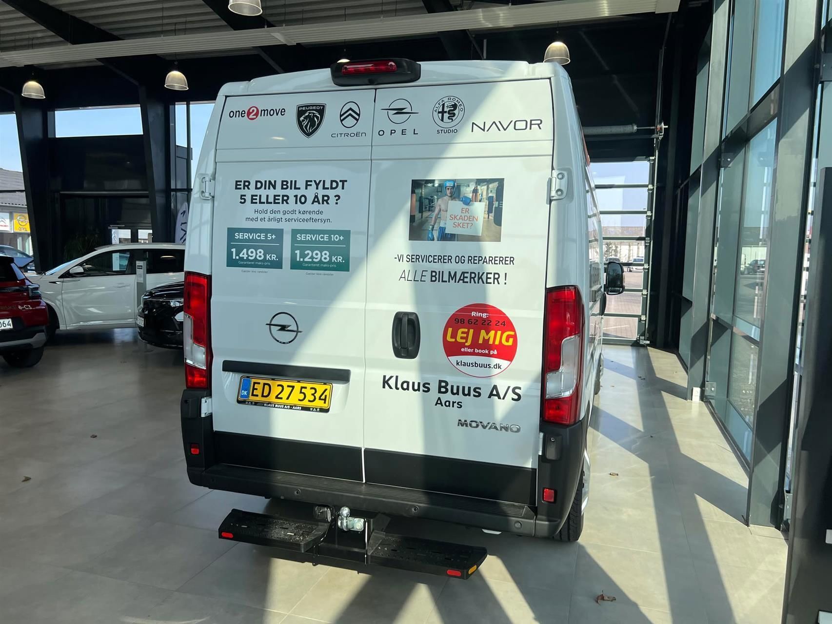 Hvid Opel Movano fra 2023