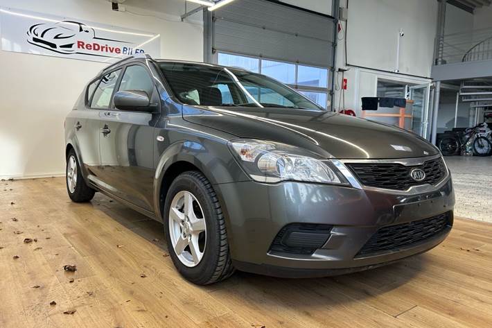 Grå Kia Ceed fra 2011