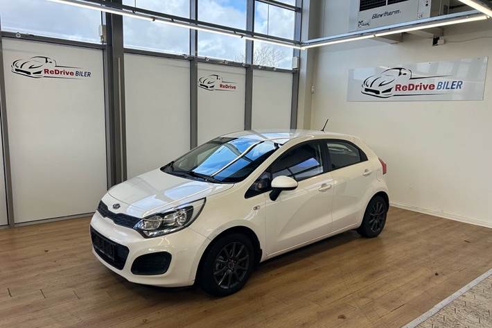 Hvid Kia Rio fra 2012