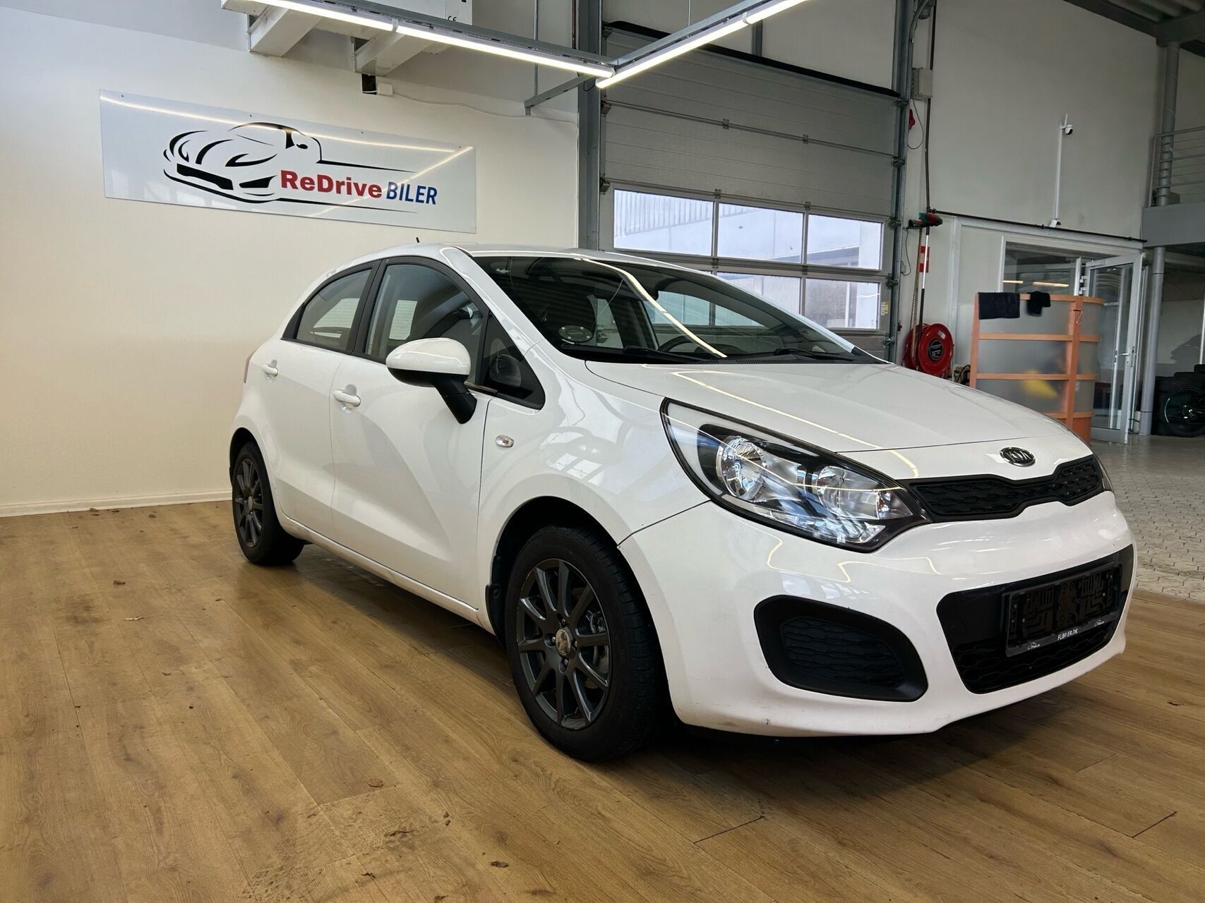 Hvid Kia Rio fra 2012